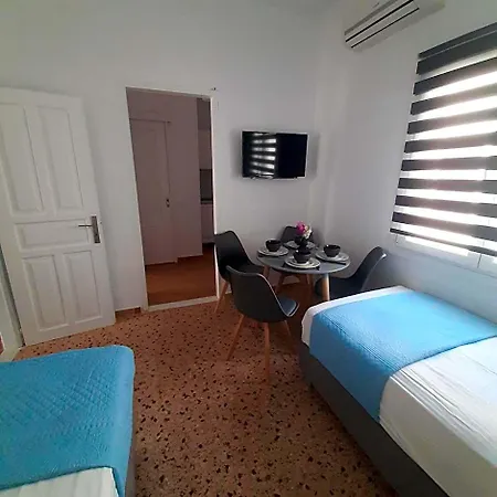 Flora & Hotel Naoussa