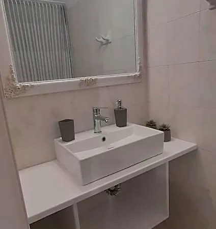 Отель Flora &