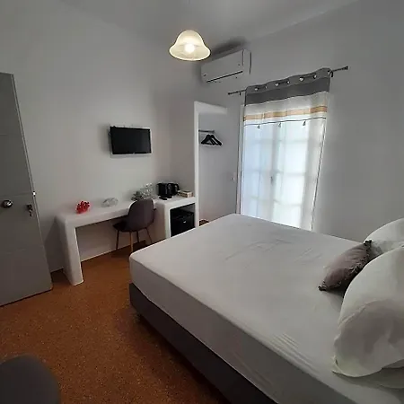 Flora & Hotel Naoussa